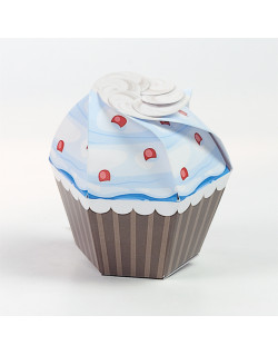 Cupcake celeste con ciliegie
